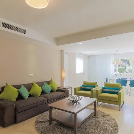 C43 - Family House With Terrace And Shared Pool *