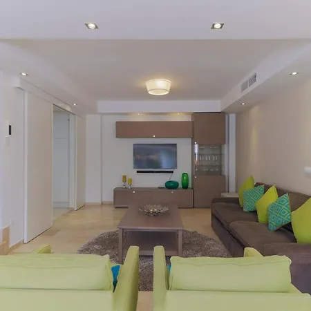 C43 - Family House With Terrace And Shared Pool Holiday home