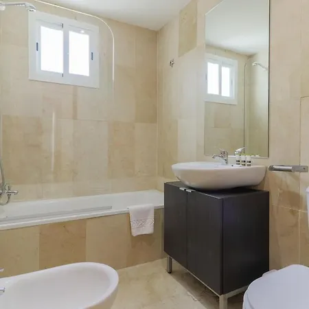 C43 - Family House With Terrace And Shared Pool Ferienhaus *