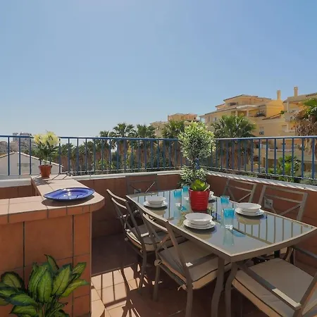 C43 - Family House With Terrace And Shared Pool Ferienhaus *