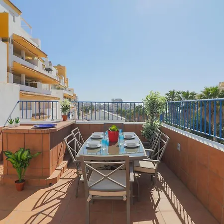 C43 - Family House With Terrace And Shared Pool Ferienhaus